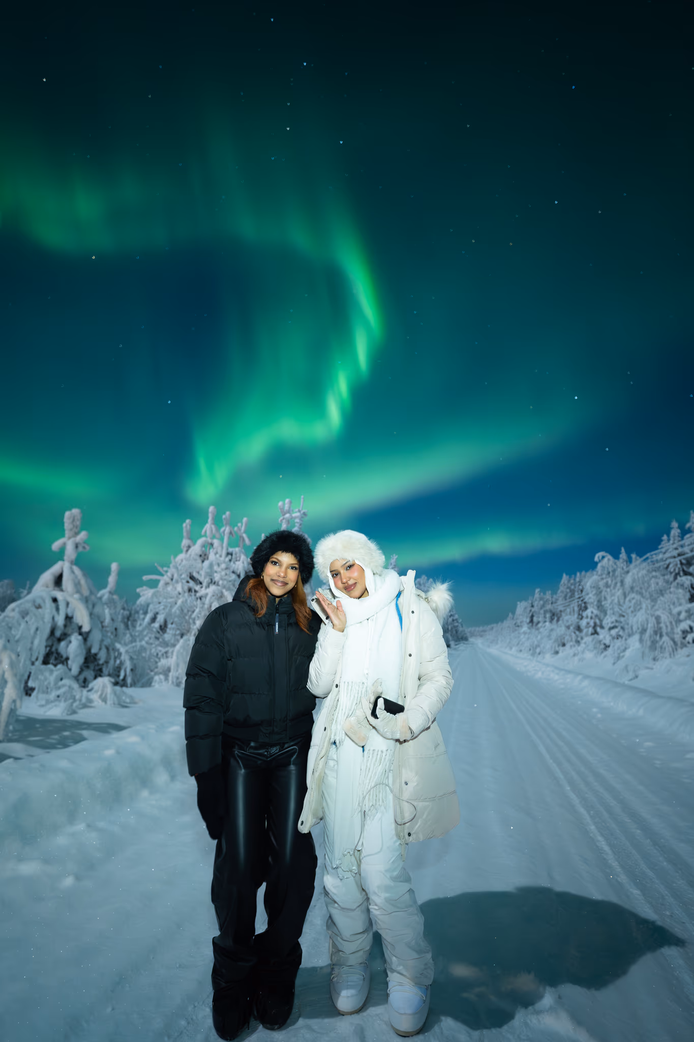 Photo réelle d'aurore d'un tour Lapland Explorers