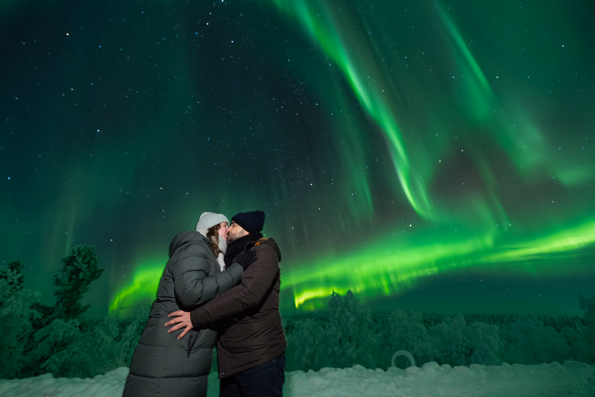 Photo réelle d'aurore d'un tour Lapland Explorers