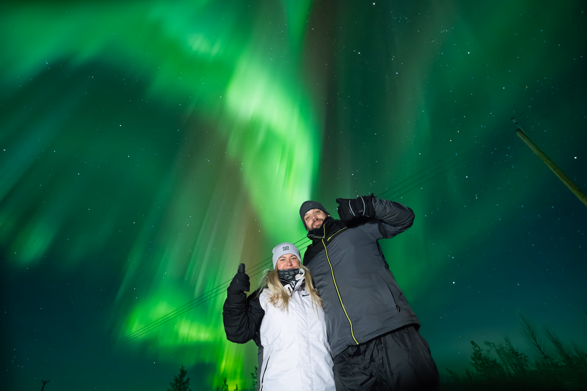 Photo réelle d'aurore d'un tour Lapland Explorers