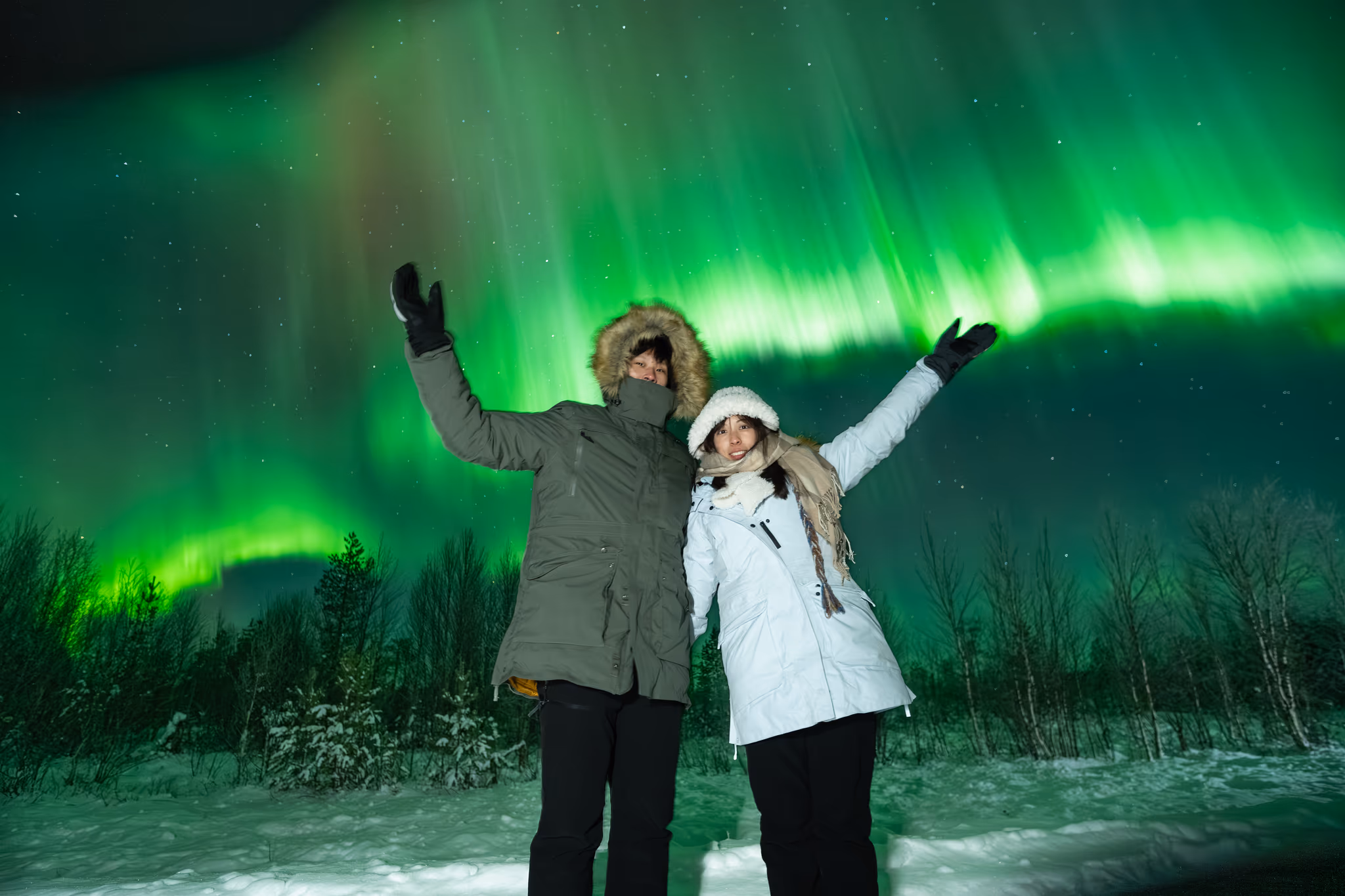Photo réelle d'aurore d'un tour Lapland Explorers