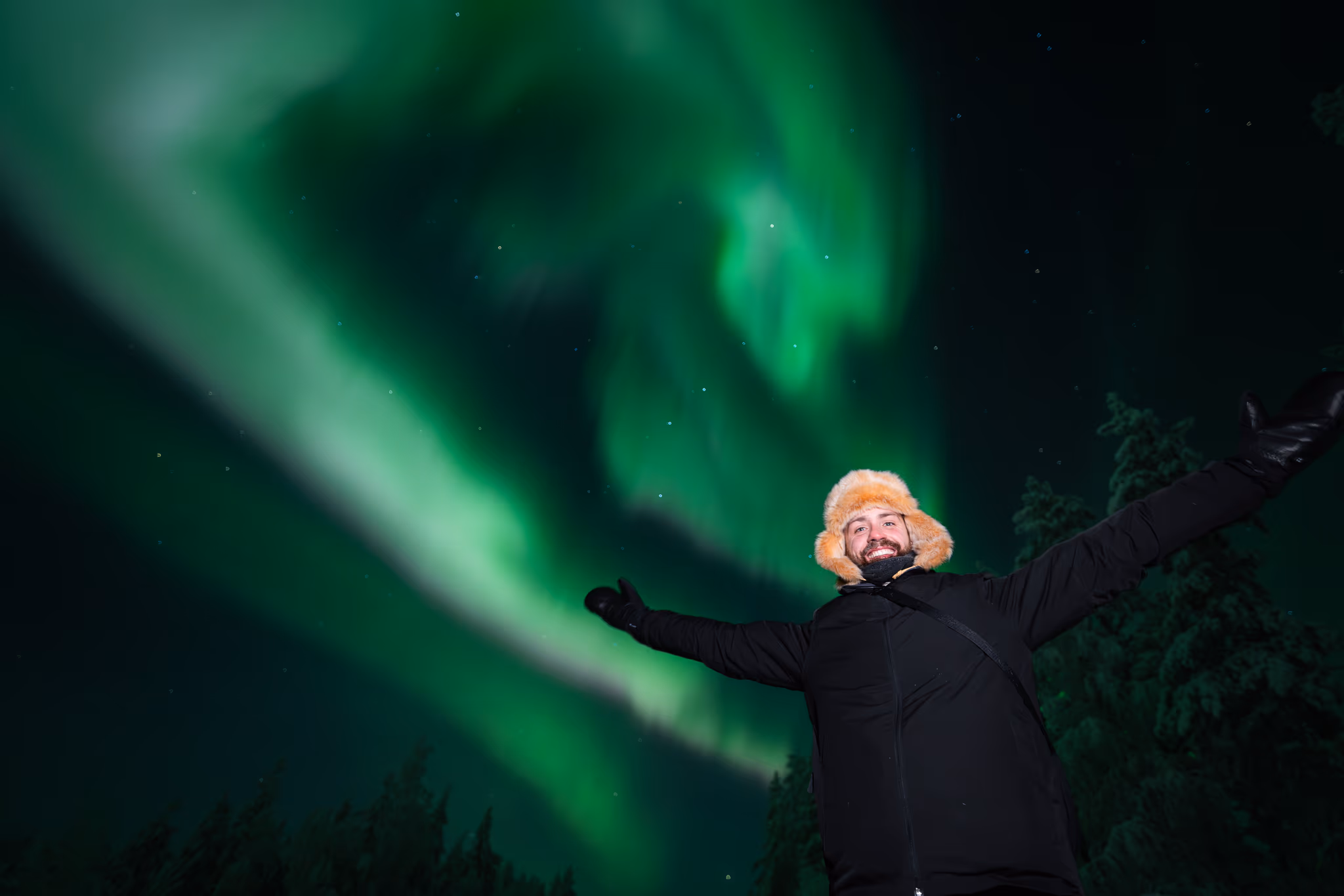 Photo réelle d'aurore d'un tour Lapland Explorers